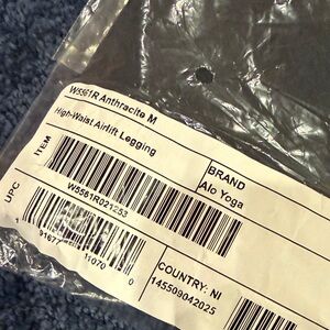 ALO Yoga Anthracite High-Waist Legging brand new….didn’t fit daughter